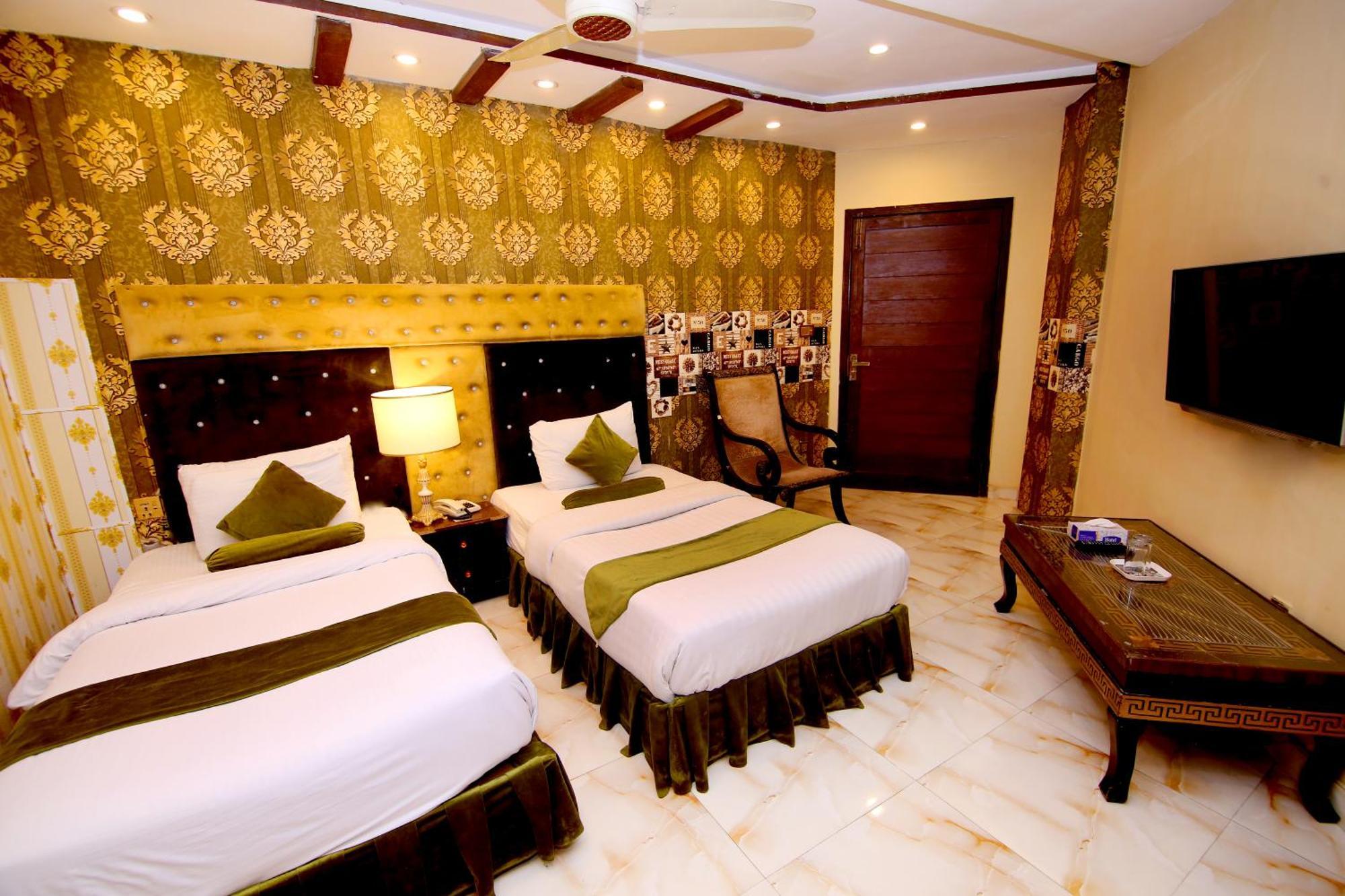 Hotel Premier Inn Gulberg Lahore Exterior foto