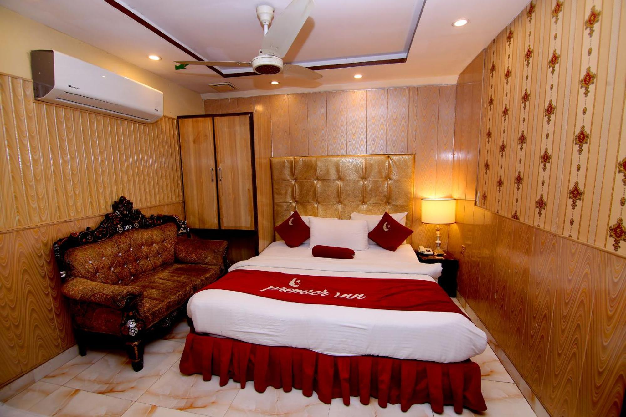Hotel Premier Inn Gulberg Lahore Exterior foto