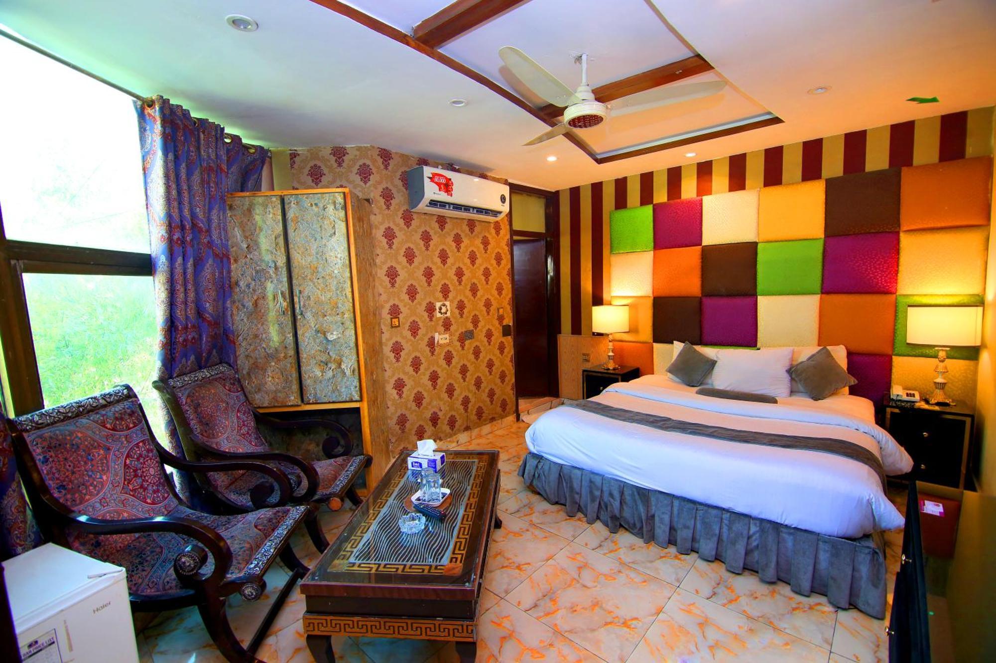 Hotel Premier Inn Gulberg Lahore Exterior foto