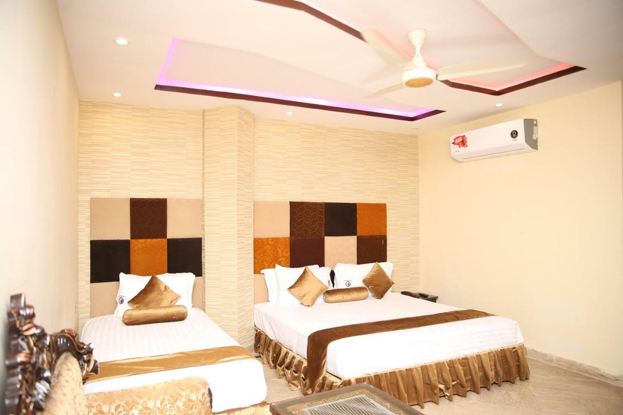 Hotel Premier Inn Gulberg Lahore Exterior foto