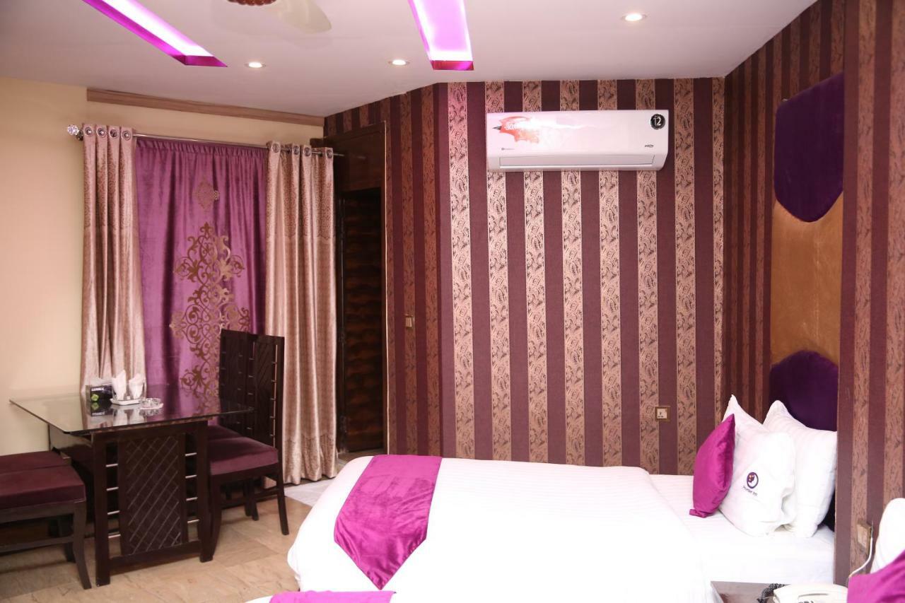 Hotel Premier Inn Gulberg Lahore Exterior foto