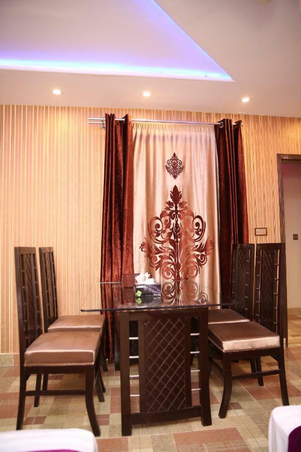 Hotel Premier Inn Gulberg Lahore Exterior foto