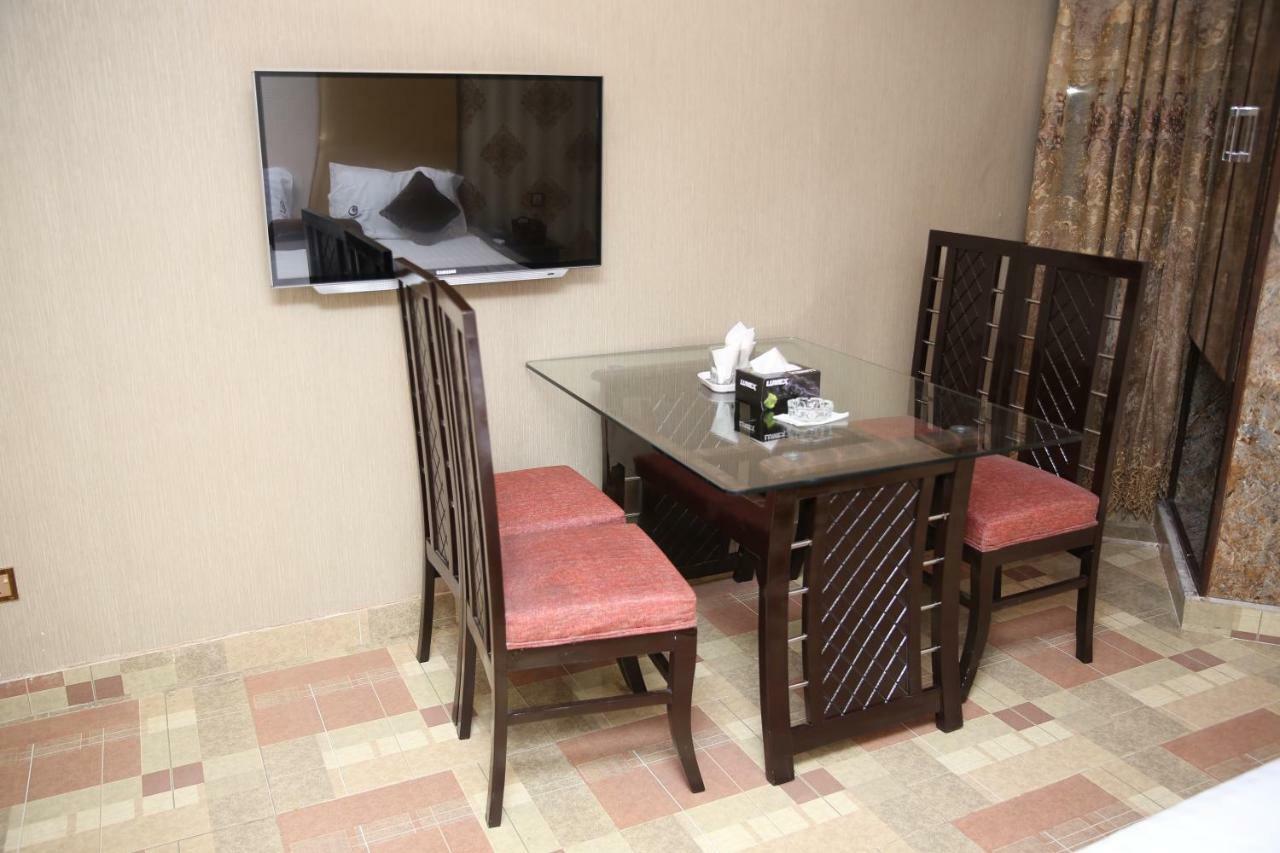 Hotel Premier Inn Gulberg Lahore Exterior foto