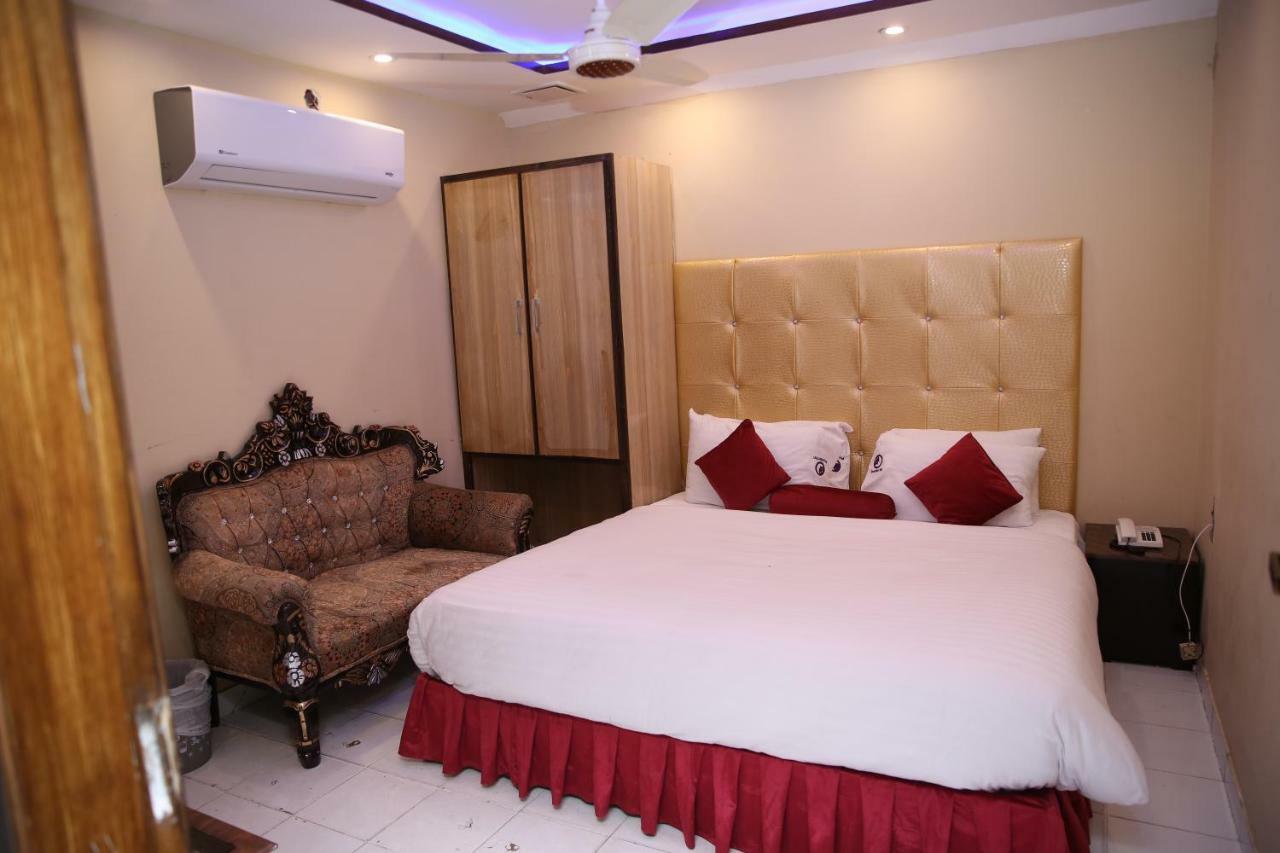 Hotel Premier Inn Gulberg Lahore Exterior foto