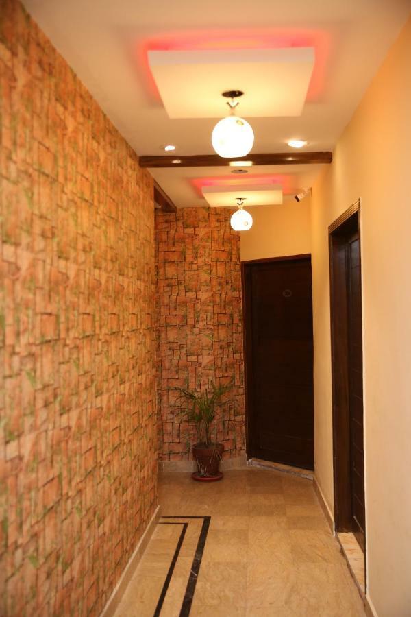 Hotel Premier Inn Gulberg Lahore Exterior foto