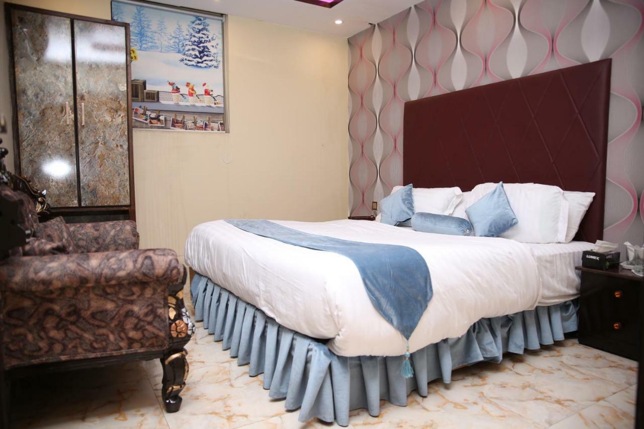 Hotel Premier Inn Gulberg Lahore Exterior foto