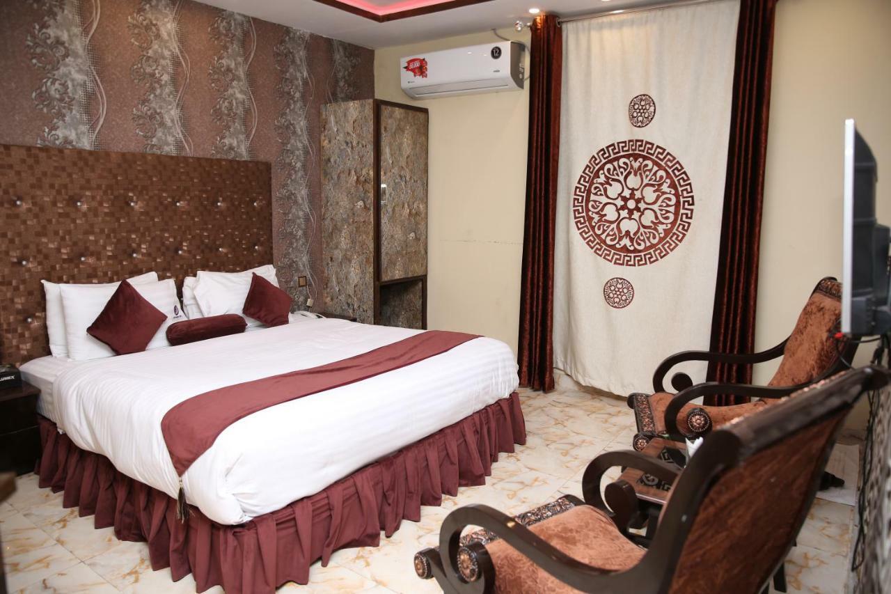 Hotel Premier Inn Gulberg Lahore Exterior foto