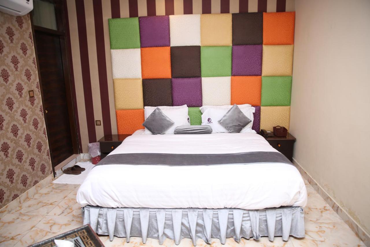 Hotel Premier Inn Gulberg Lahore Exterior foto