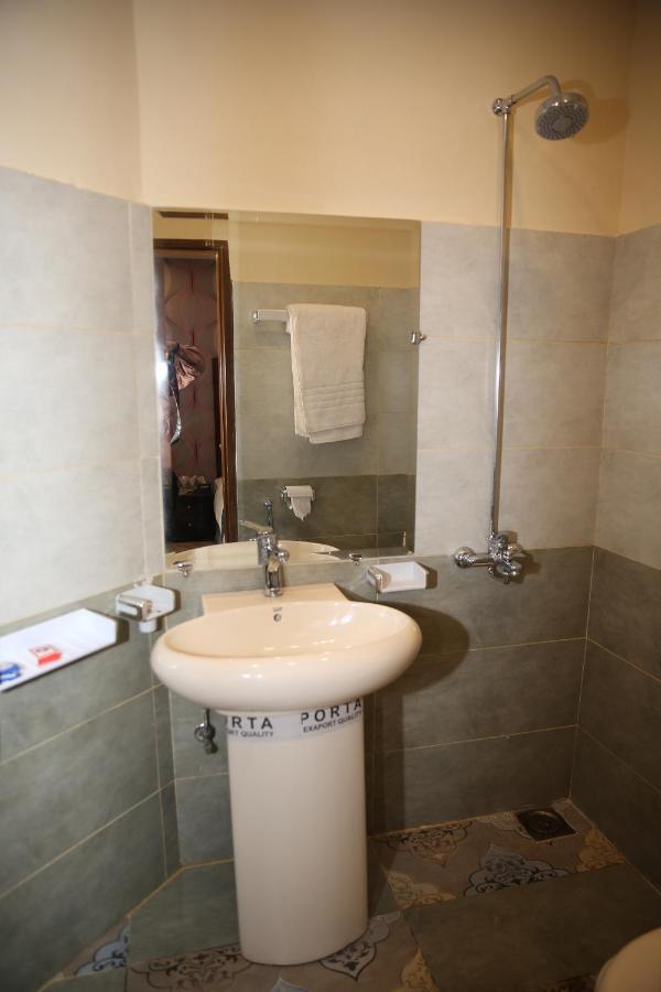 Hotel Premier Inn Gulberg Lahore Exterior foto